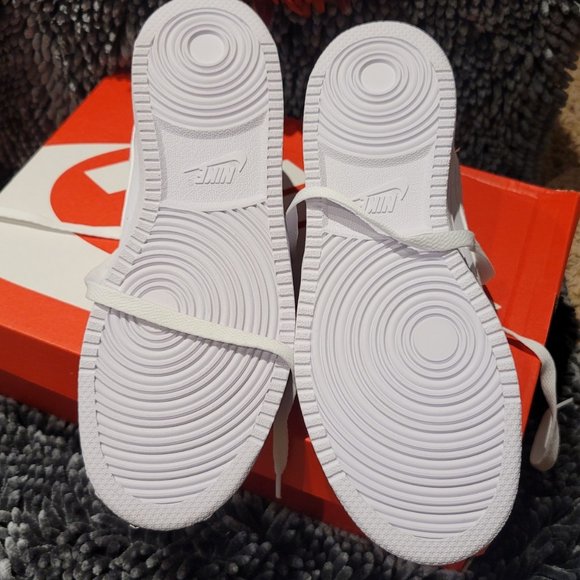 WOMAND'S NEW NIKE 8    $60 FRIM - Picture 5 of 6